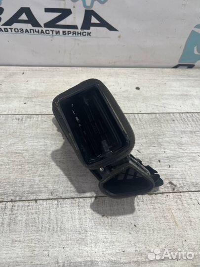 Дефлектор воздушный правый (салон) Kia Ceed 1