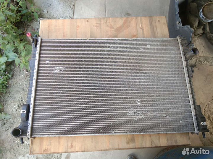 Радиатор охлаждения Ford Explorer 5