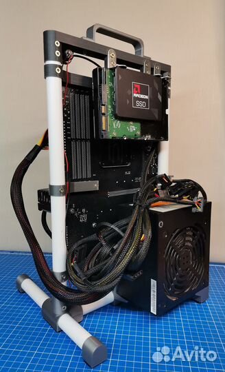 Открытый компьютерный корпус. Компьютерный стенд