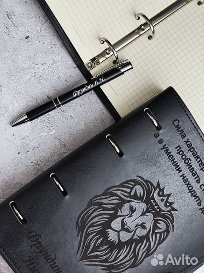 Блокнот и ручка с именной гравировкой
