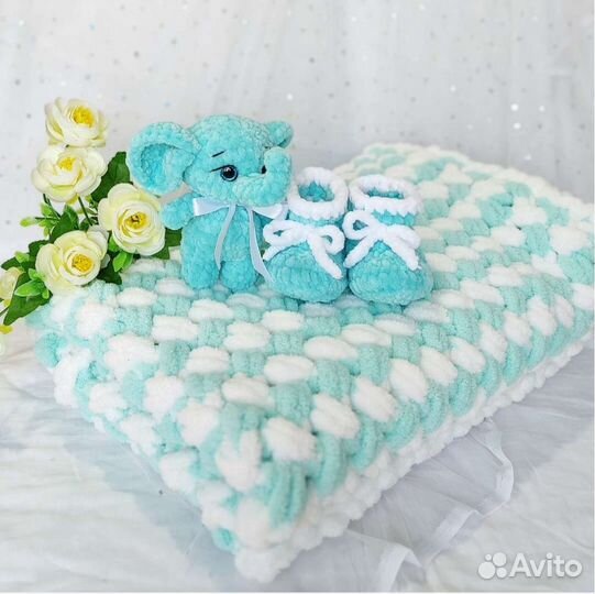 Вязаные пледы, игрушки, пинетки