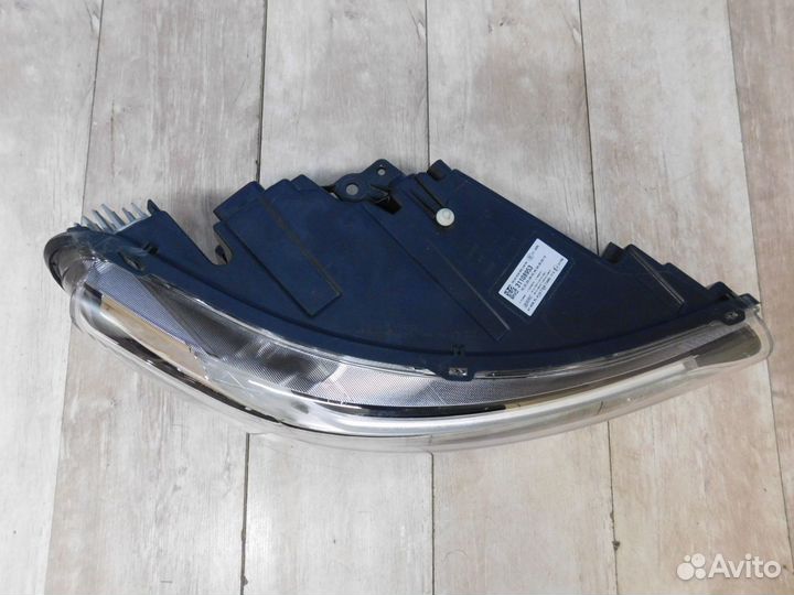 Фара правая Volvo XC40 с 2017