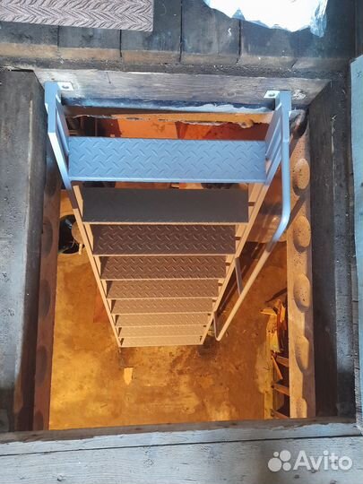 Лестницы в подвал, подполье, тех помещение