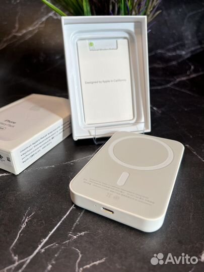 Apple Battery Pack (внешний аккумулятор)