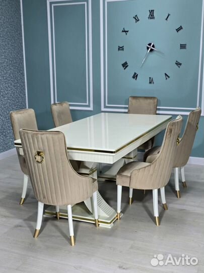 Стол и стулья