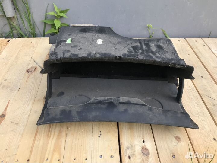 VW Passat B5/B5+ Бардачок