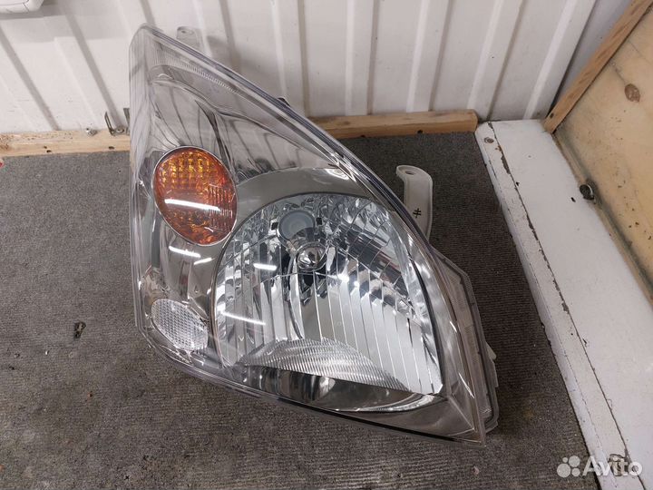 Фара правая Toyota Land Cruiser Prado 120 2007-08