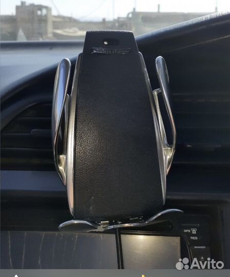 Автомобильный держатель для телефона с зарядкой