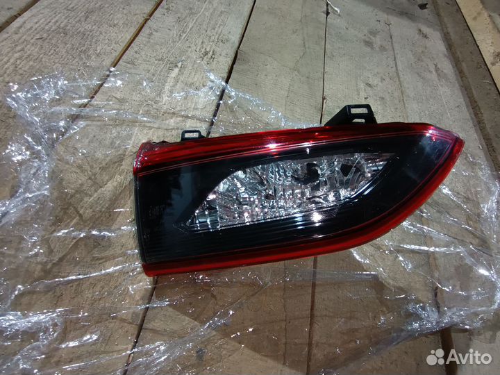 Фонарь лед левый В крышку багажника Mazda 6GJ