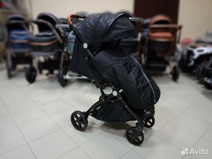 Прогулочная коляска новая
