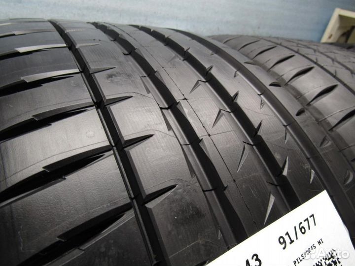 Michelin Pilot Sport 4 S 245/35 R20 и 275/30 R20 97Y