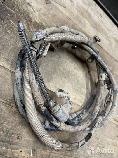 Трос ручного тормоза Mitsubishi Pajero Sport 3