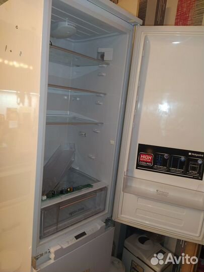 Продам холодильник Аристон BCB 33 AA RU