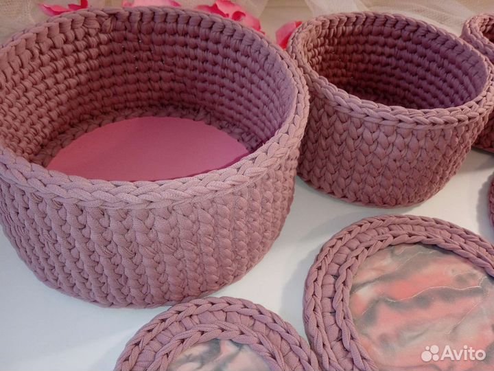 Набор вязаных интерьерных шкатулок