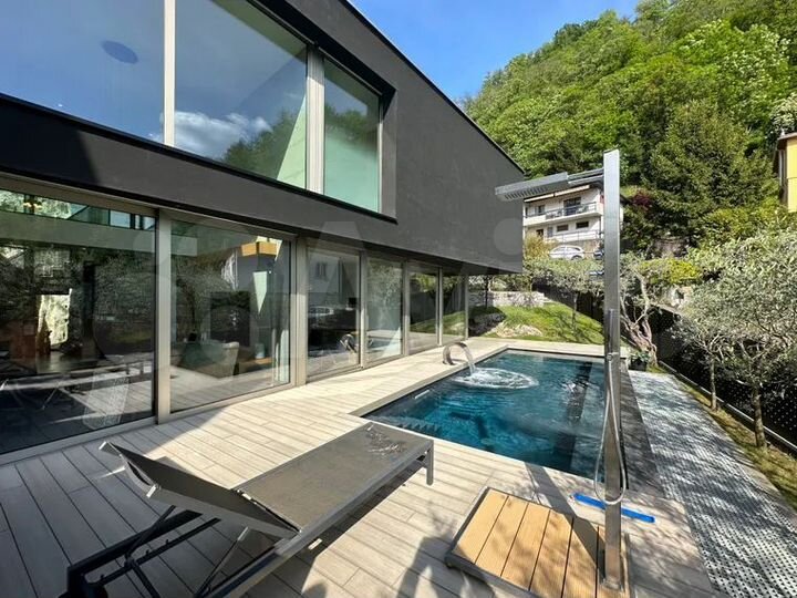 Коттедж 185 м² на участке 5 сот.