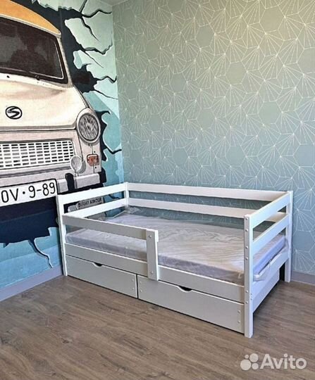 Детская кровать из массива бука