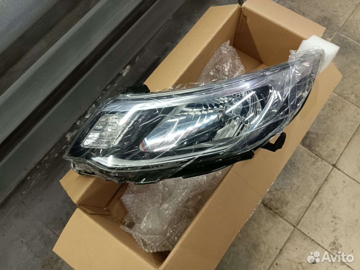 Комплект передних фар на Kia rio 3