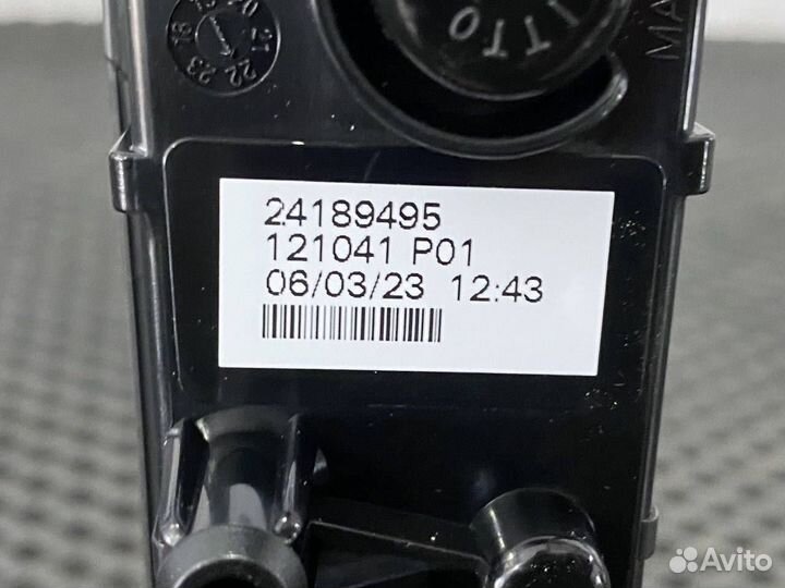 Поворотник левый Volvo FH5 84389663