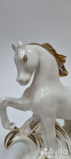 Статуэтка лфз. Конь Огонь. Золотая грива