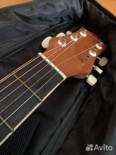 Акустическая гитара