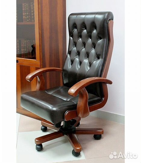 Офисное кресло руководителя