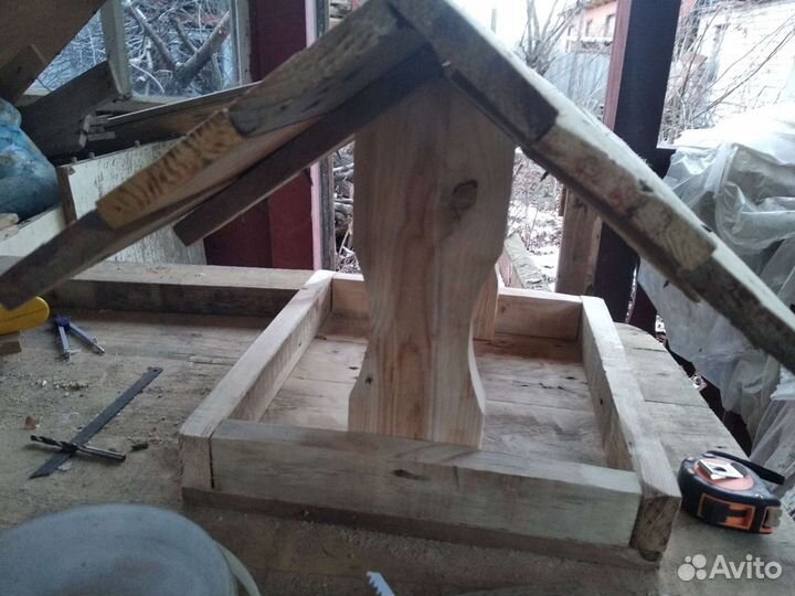 Кормушка для птиц из дерева