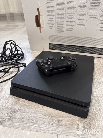 PlayStation 4 Slim1tb v3+джойстик+3 игры