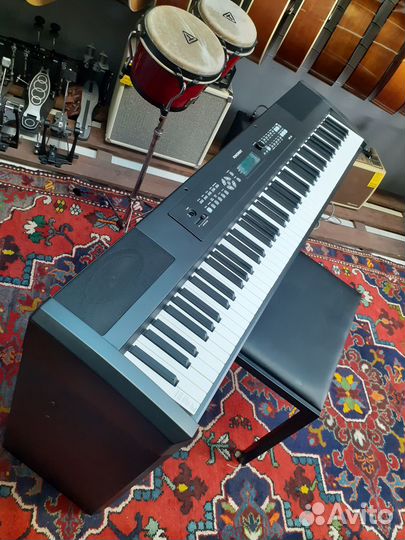Электропианино с банкеткой