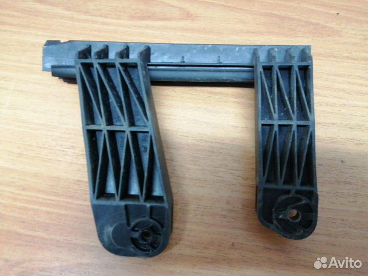 Направляющая стекла двери задняя левая Citroen C4