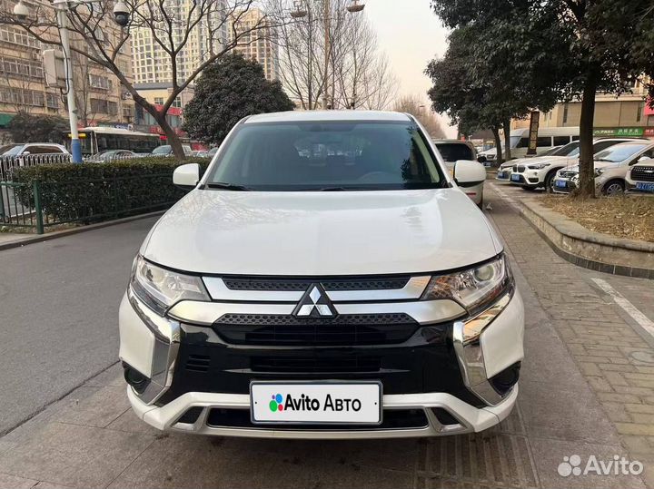 Mitsubishi Outlander 2.0 CVT, 2021, 50 000 км