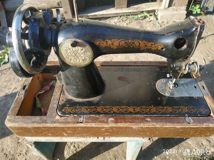 Швейная машина бу (ручная)