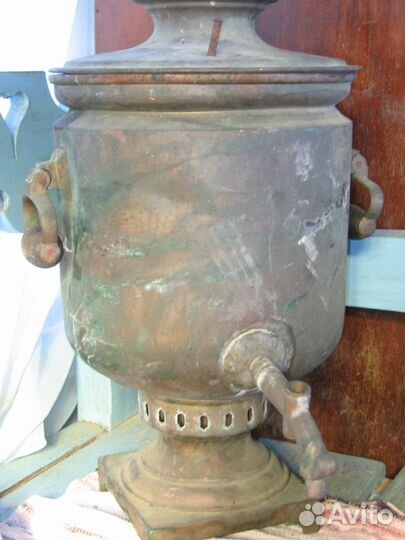 Два старых раритетных самовара