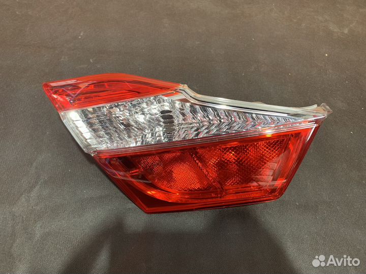 Фонарь задний левый на Toyota Camry V50