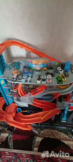 Hot wheels трек гараж парковка