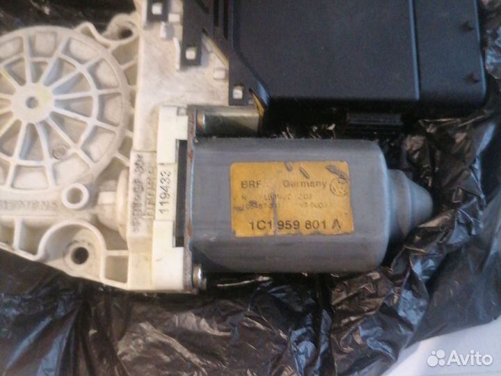 Электростеклоподъемник гольф 4