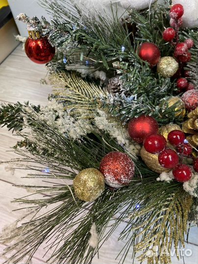 Кашпо деревянное с новогодним декором