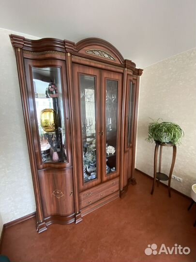 Шкаф-витрина