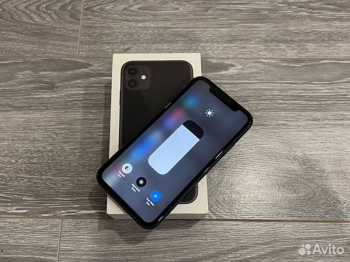 Телефон iPhone 11