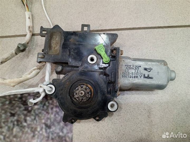 Моторчик стеклоподъемника задний правый Mitsubish