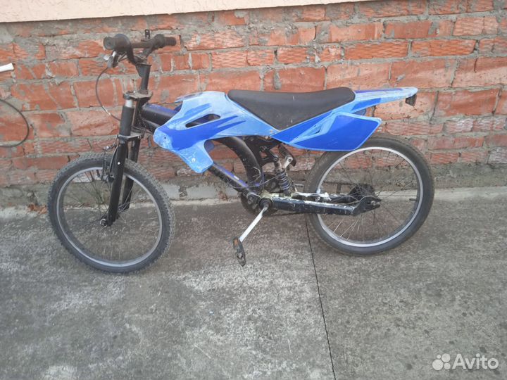 Велосипед в виде питбайка