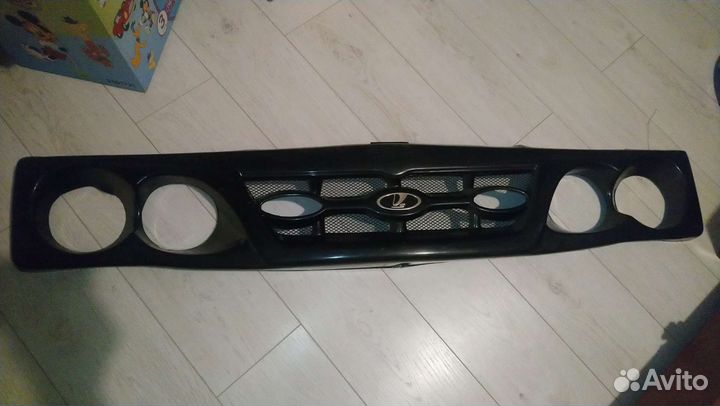 Пластиковая накладка на решетку радиатора