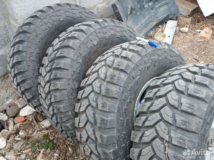 Maxxis M8060 Trepador Radial 325/70 R15