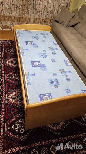Кровать односпальная с матрасом