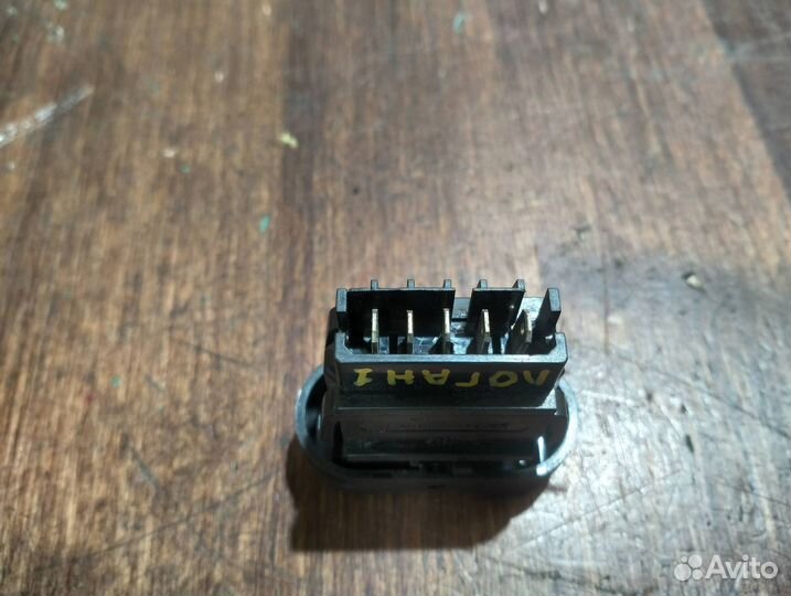 Кнопка блокировки двери Renault Logan 870250