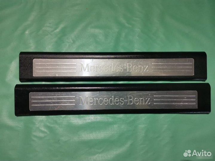 Накладка порога правая Mercedes-Benz M W164