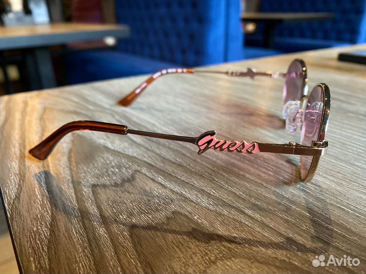 Солнцезащитные очки Guess