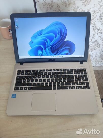 Отличный, скоростной asus,4 ядра,SSD 240Gb