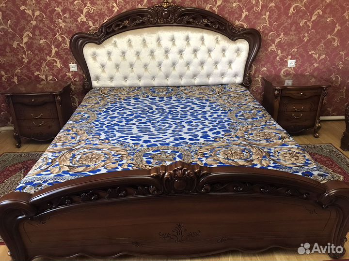 Спальный гарнитур из массива дерева бу