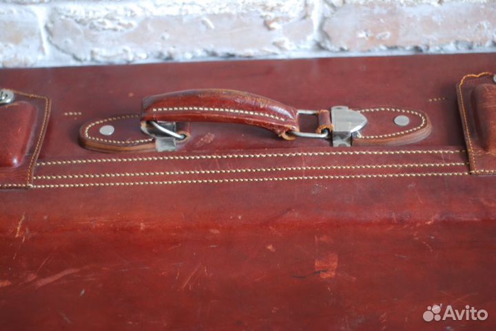 Винтажный старинный чемодан