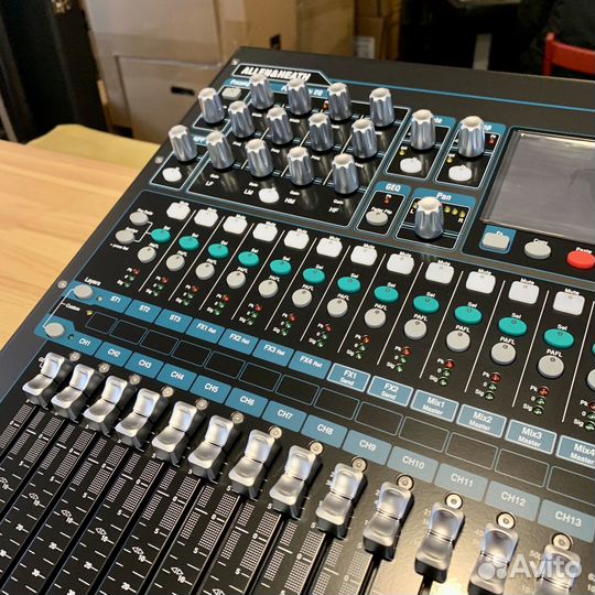 Allen & Heath Qu-16 Chrome 16ch Digital Mixer